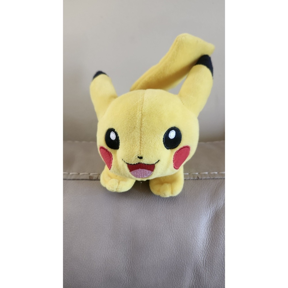 2015 Tomy Pokemon Trainer's Pikachu Talking Plush 9" Nintendo T18071